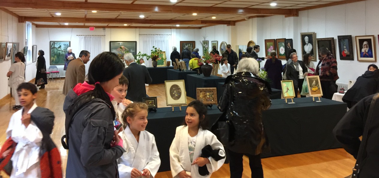 visitors to art show 2016